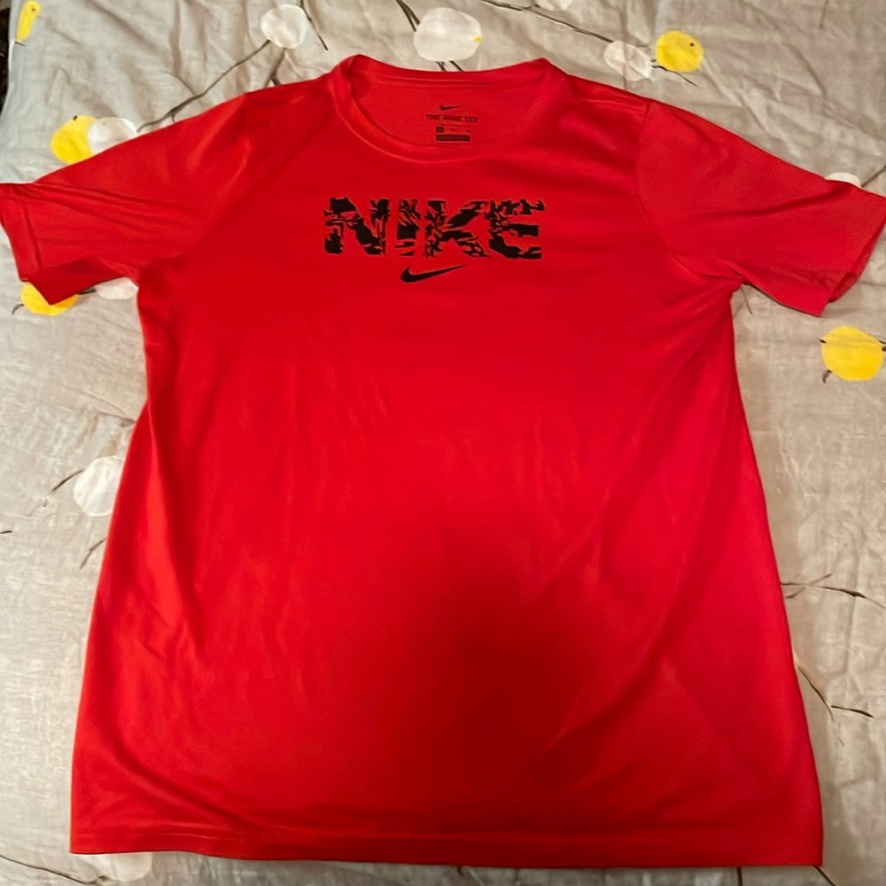 Nike tee red boys XL